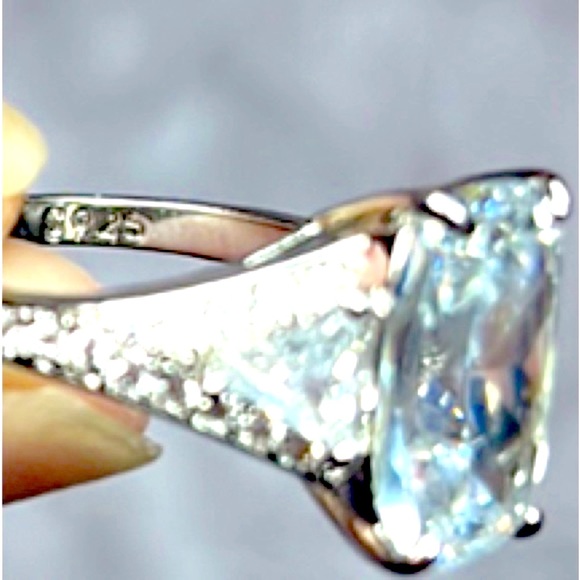 New Crystal Clear Super Large Radiant Cut lab created Diamond ring 925! - Picture 2 of 3